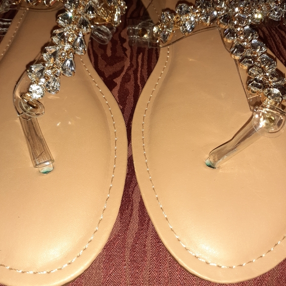 NEW IT'S SANDALS CLEAR WITH RHINESTONES AND THONG FITTING SIZE 9 - Picture 3 of 9